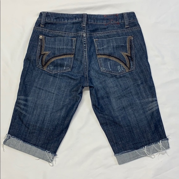 Cropped Blue Jeans - Picture 2 of 12